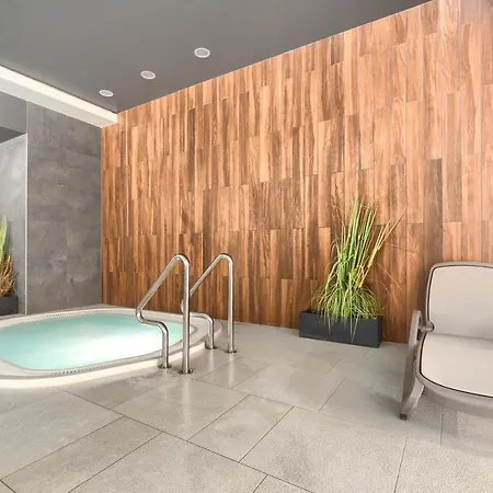 A008 Lux Tukan Polanki Park - קולובז'ג