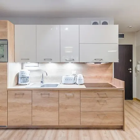 A008 Lux Tukan Polanki Park -